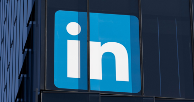 Can I Include Hyperlinks and Photos in LinkedIn Posts?