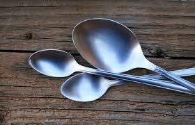 How to Eat with Spoon and Fork Like a Dining Expert