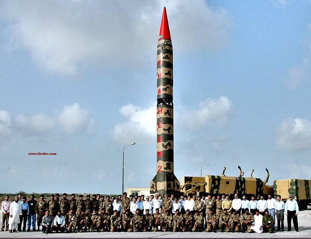 How Many Nuclear Weapons Does Pakistan Have in Urdu