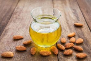 How to Use Almond Oil for Skin in Urdu