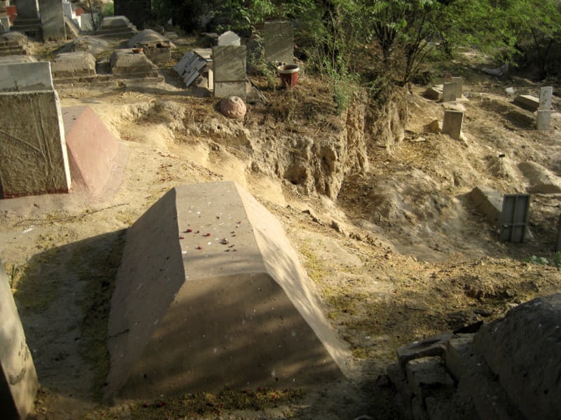 How Long Does It Take for a Grave to Settle in Urdu