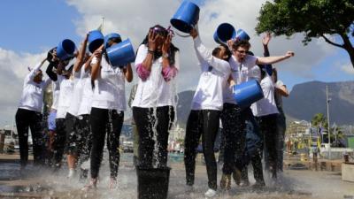 How Much Water Can a Bucket Hold in Urdu