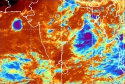 How Far is Cyclone from Karachi in Urdu
