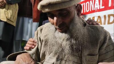 How Old is the Wailing Wall in Urdu