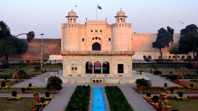 Lahore: The Properly Walled City Surrounded by How Many Gates in Urdu