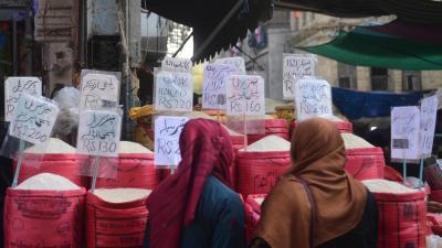 How Fiscal Policy Reduces Unemployment in Urdu