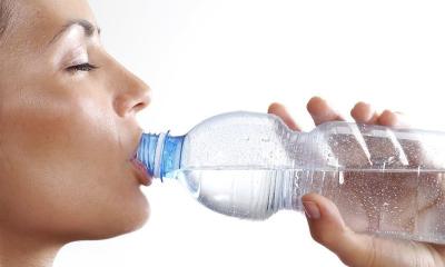 How Much Water Should I Drink a Day in Urdu