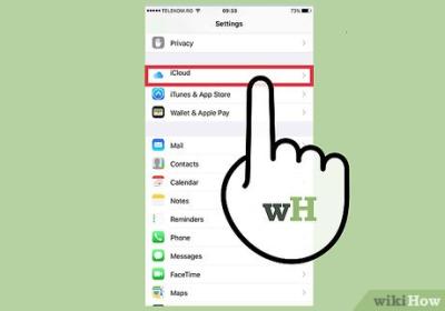 How do I delete contacts on my iPhone 4s in Urdu