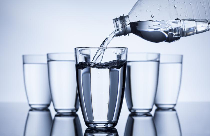How Many Glasses of Water a Day in Urdu