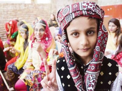How is Organizational Culture Created and Maintained in Urdu