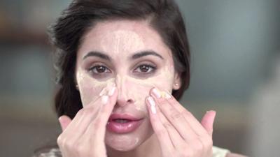 How to Use Face Scrub in Urdu